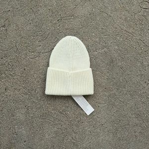 urban outfitters khloe ribbed beanie